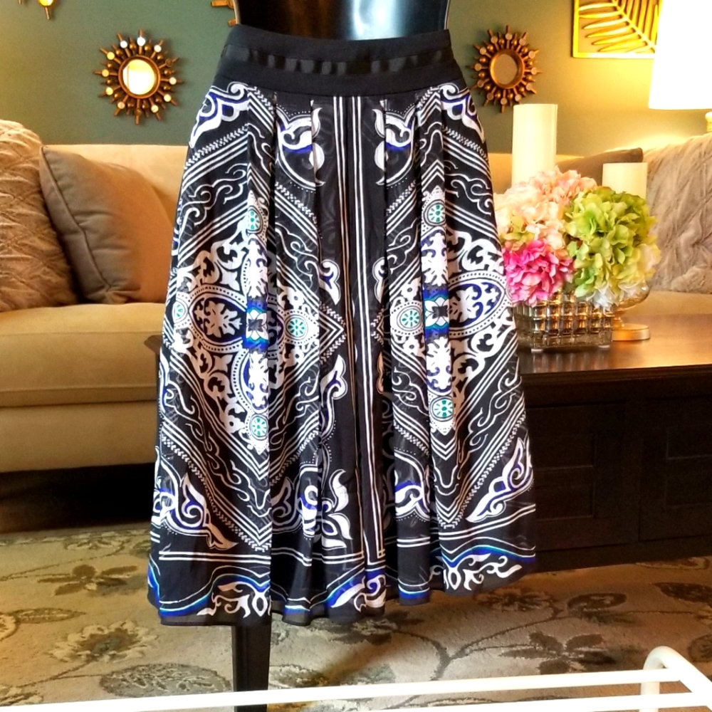 White House Black Market Skirt